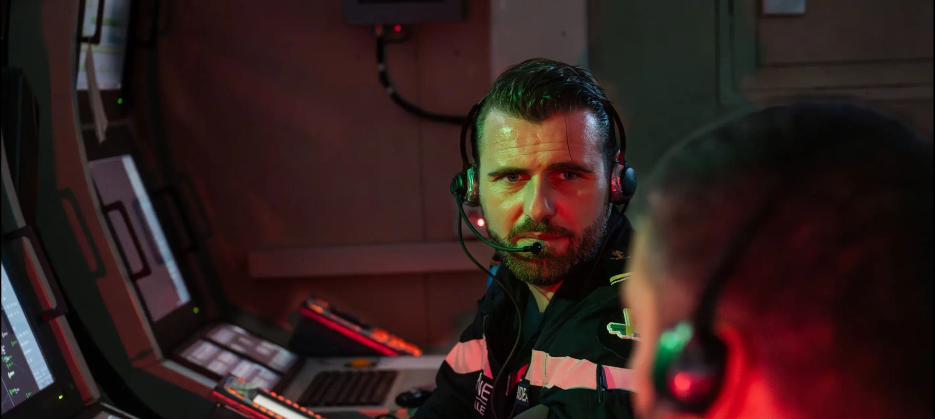 Un contrôleur aérien de la Marine Nationale au travail 