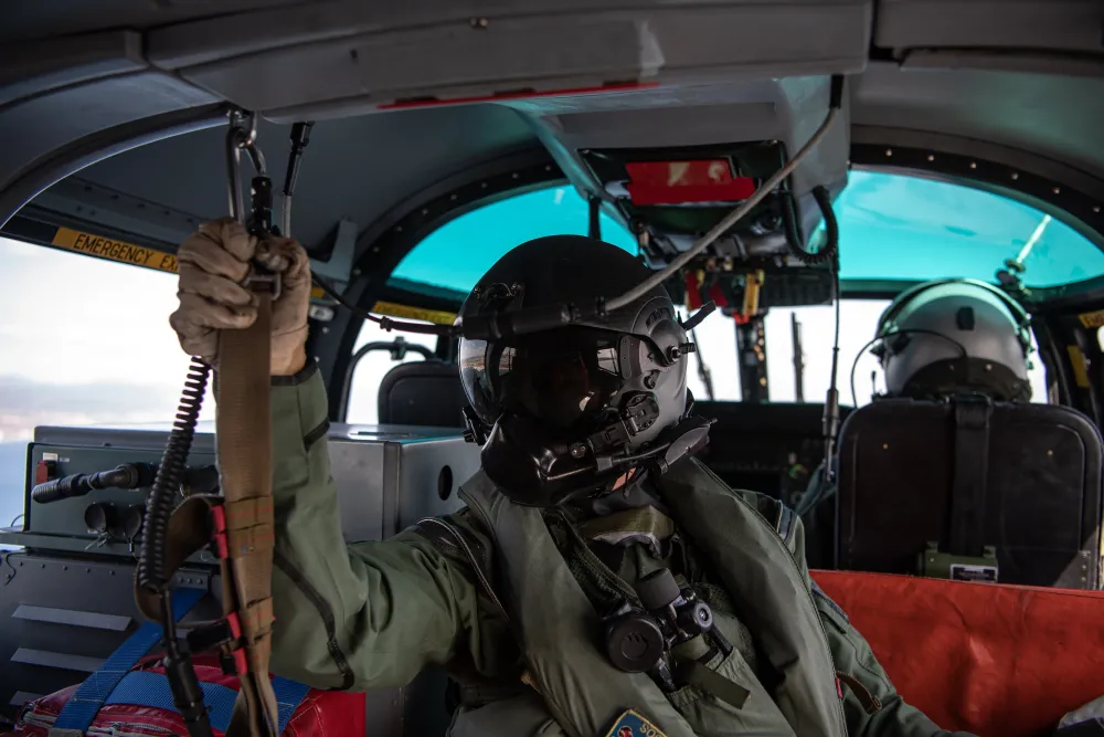 Personnel Naviguant tactique dans un hélicoptère de la Marine Nationale