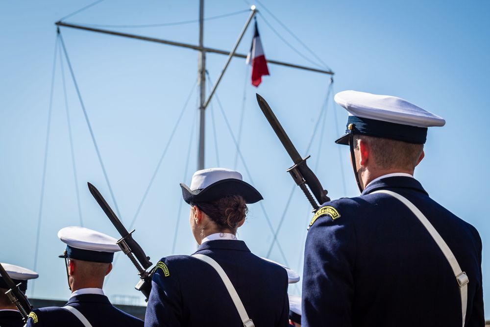 Elèves de l'école de Maistrance en défilé