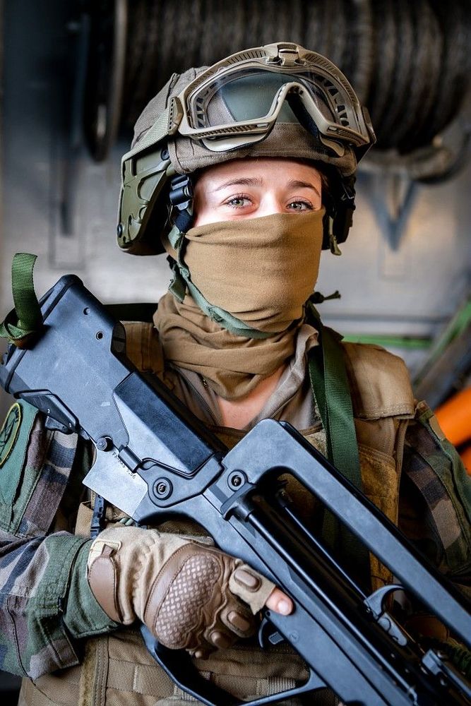 Marine de la Marine nationale armée et en treillis